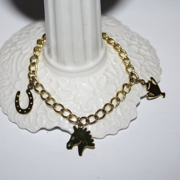 Gold horse racing charm bracelet 7"